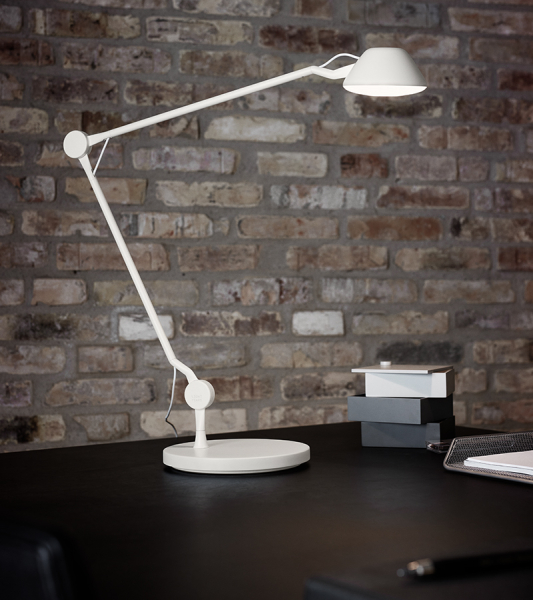 Fritz Hansen AQ01 Tischleuchte